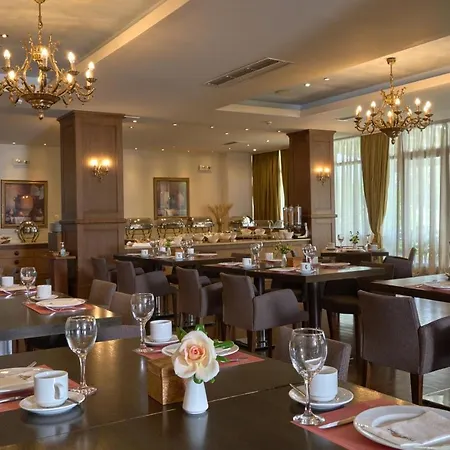Отель Xenia Palace 4*