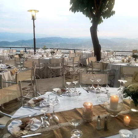 מלון Xenia Palace 4*