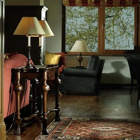 Xenia Palace מלון פורטאריה