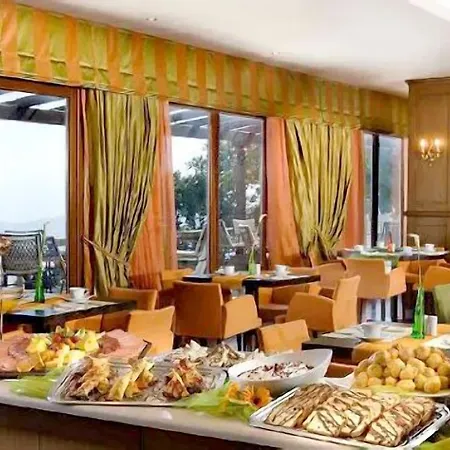 Xenia Palace Hotell 4*