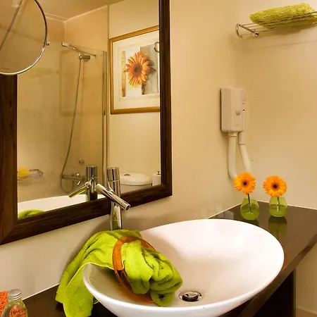 Xenia Palace 4* פורטאריה