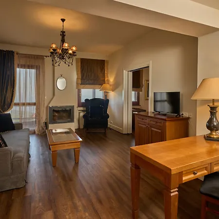 מלון Xenia Palace 4*