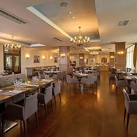 Xenia Palace 4*