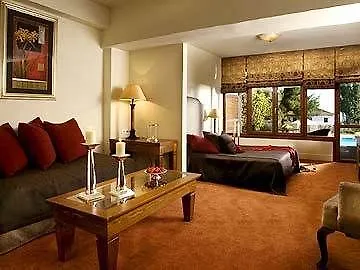 מלון Xenia Palace 4*